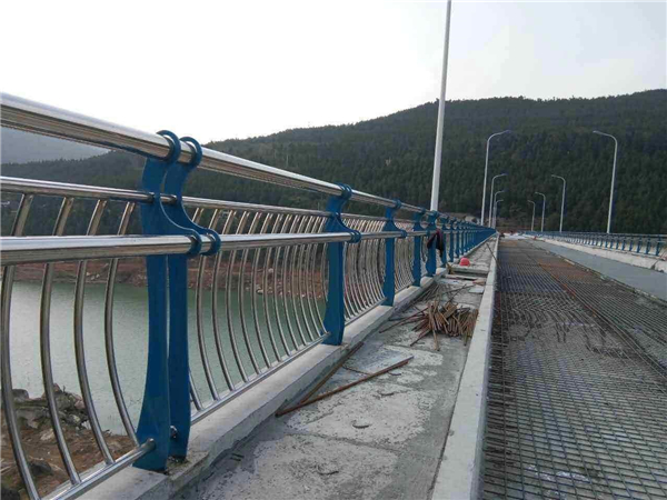 广东不锈钢桥梁护栏的特点及其在桥梁安全中的重要作用