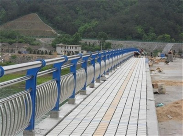 广东不锈钢桥梁护栏是一种什么材质的护栏